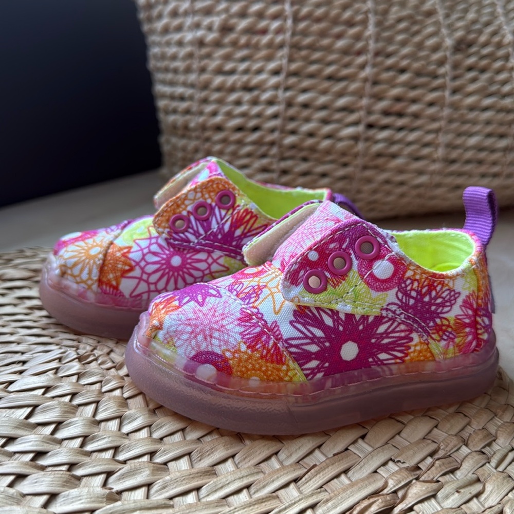 TOMS • BABY SHOES